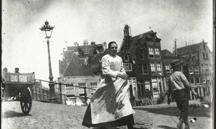 Europeana Photography Picture in Focus: Street view in Amsterdam by George Hendrik Breitner