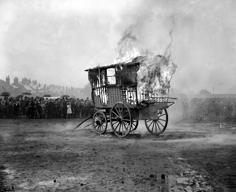 Gypsy funeral custom - caravan being burned off to the funeral of Mrs. Sarah Bunce, show woman at Reading. 1 October, 1924